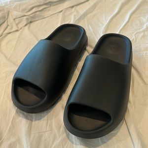 Men’s Yeezy slides